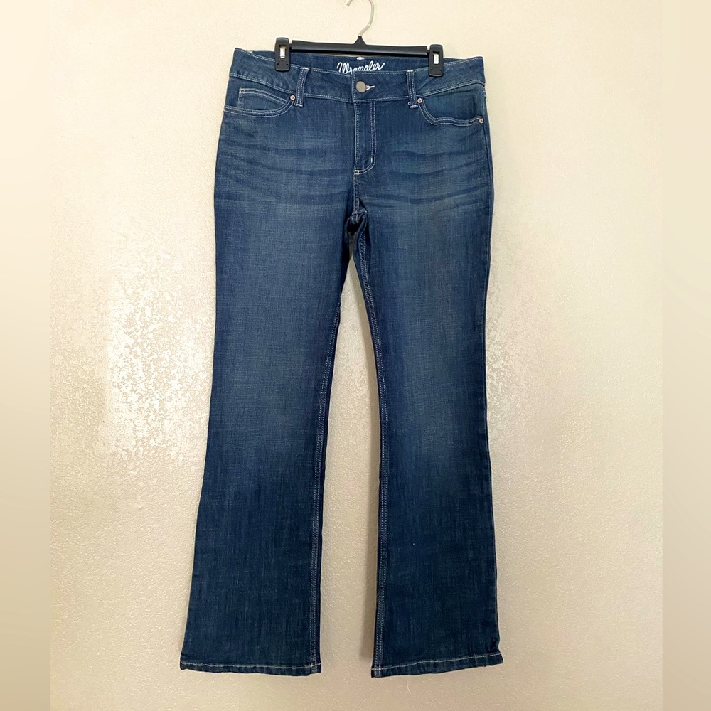 Wrangler • dark wash bootcut jeans
